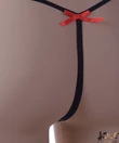 Kép 4/4 - Spagetti pántos alul nyitott fekete szexi bugyi Flower