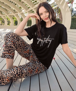 Rövid ujjú női pizsama tigris mintával