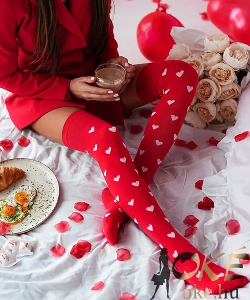 Szivecskés pamut combzokni piros